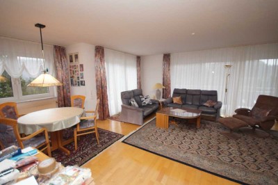 Geräumige EG-Wohnung in Aussichtslage!