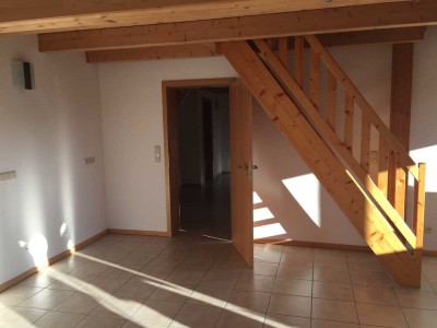 Sehr schöne 3-Zi.-Dachgeschosswohnung mit Balkon (mit Bergblick) und Sichtdachstuhl in Penzberg