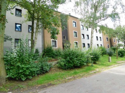 Schöne Wohnung mit neuem Duschbad und Balkon! (WBS für 2 Personen erforderlich!)