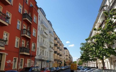 Vermietete Altbauwohnung mit 2 Balkonen als Kapitalanlage