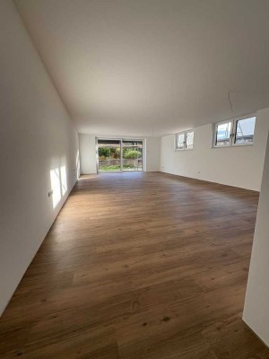 Doppelhaushälfte Erstbezug mit Einliegerwohnung 
und Garten in Bestlage von Goldbach