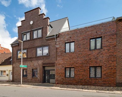 Historisch und modern optimal kombiniert: Anlageobjekt mit 7 Wohnungen nahe Husumer Schloss.