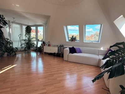 Sonniges Penthouse mit großer Südterrasse / Sunny Penthouse with Large South-Facing Terrace