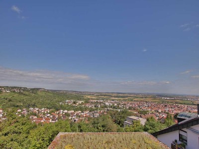 Einmaliger Panoramablick -  4,5-Zimmer-Penthouse-Maisonette-Wohnung mit Einbauküche in Gerlingen