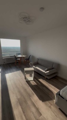 � Helle 1-Zimmer-Whg. mit Alpenblick, Balkon & Pool – Kurzzeit 15.08.–15.09.2025, München Solln