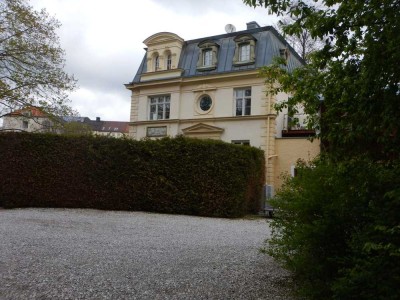 Unmittelbare Seenähe in denkmalgeschütztem Haus im DG