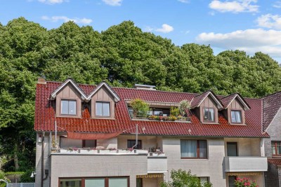 Zeitlose Großzügigkeit trifft moderne Ausstattung – Dachgeschosswohnung mit sonnigem Westbalkon