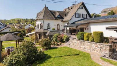 Stilvolles Wohnhaus mit Einliegerwohnung und malerischem Garten