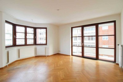 Fußläufig zum Bahnhof Poppenbüttel und zum AEZ: Ruhig gelegene 2-Zimmer-Wohnung mit Balkon