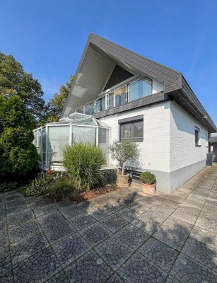 Modernes Einfamilienhaus mit PV - Anlage und Wintergarten in Grafenrheinfeld