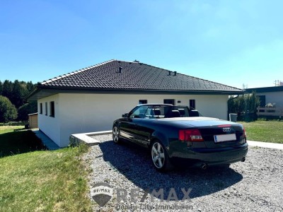 "Lichtdurchfluteter 3 Zimmer Bungalow mit viel Grün"