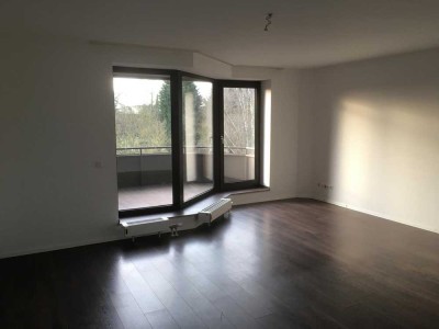 Ruhige, renovierte 2-Zimmer-Wohnung mit Balkon und Garage in Krefeld-Linn