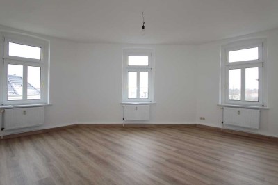 Frisch renoviertes 1-Zimmerapartment mit Einbauküche im Dachgeschoss!