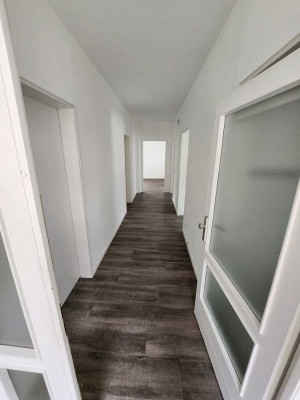 990 € - 102 m² - 2.5 Zi.