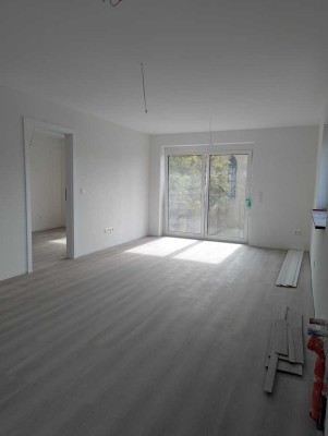 Erstbezug nach Kernsanierung: helle 2-Zimmer-Wohnung mit Balkon