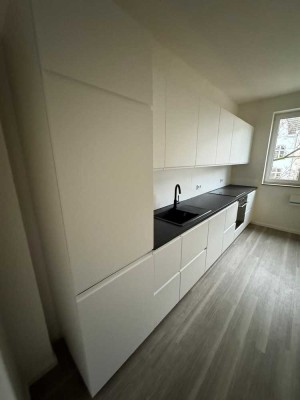 Kernsanierte 3-Zimmer-Wohnung mit Küche, Gäste-WC Duschbad und Balkon