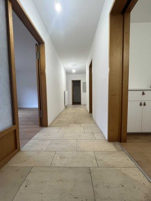 Neu renovierte 2,5 Zimmer-Wohnung