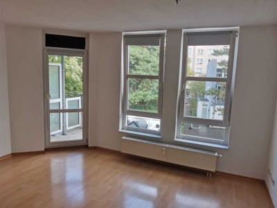 von privat: Schönes 1 Zimmer Appartement mit Loggia an der Beethovenhalle