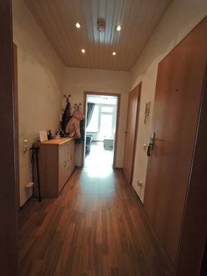 Schöne 2-Zimmer-Wohnung mit Balkon in Duisburg-Meiderich