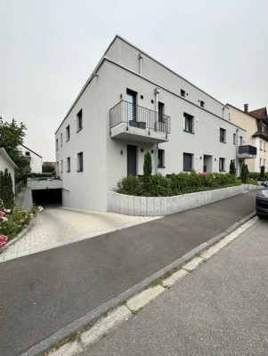 Stilvolle, neuwertige 2-Zimmer-Wohnung mit luxuriöser Innenausstattung mit EBK in Weingarten