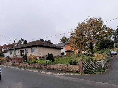 Großes Einfamilienhaus auf großem Grundstück in Langensendelbach, OT Bräuningshof Langensendelbach