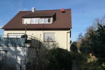 Schöne, helle und ruhige 3-Zimmer Dachgeschosswohnung in Stuttgart-Untertürkheim