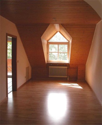 4-Zimmer-DG-Wohnung in gepflegtem Anwesen zu vermieten