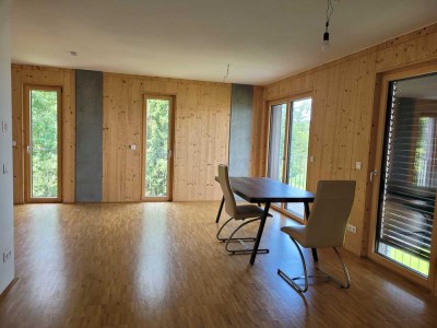 Geschmackvolle 3,5-Zimmer-Wohnung mit gehobener Innenausstattung mit Balkon und neuer EBK in Neu-Ulm