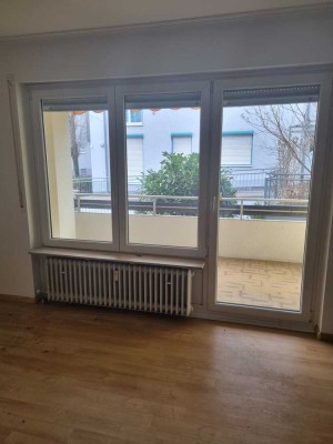 Gepflegte 1-Zimmer-Wohnung mit Balkon und EBK in Weil am Rhein