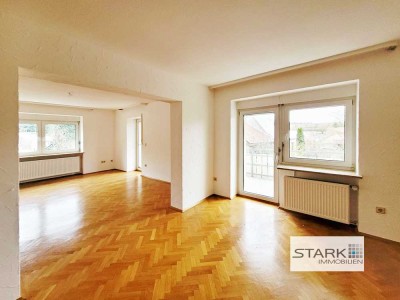 Gützingen: Großzügige, helle Erdgeschoss-Wohnung mit Balkon und Garage in ländlicher Lage