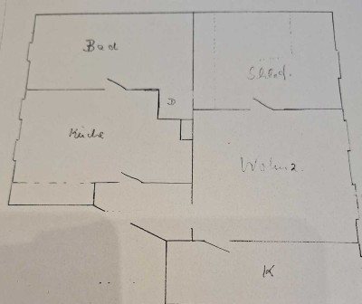 490 .00 E - 62 m² - 2.5 Zi.
ruhige Wohnung mit Küche
Und Bad mit Badewanne und Dusche
kleiner Garten