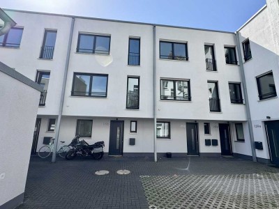 Exklusives und geräumiges Townhouse in ruhigem Hinterhof mitten in Flingern