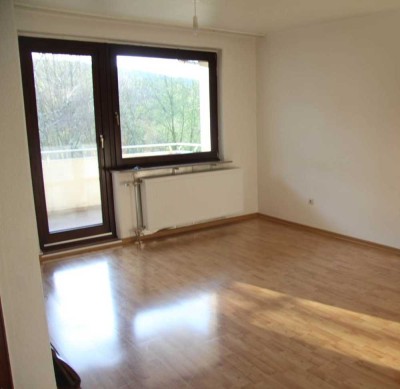Ansprechende und gepflegte 3-Raum-Wohnung mit geh. Innenausstattung mit Balkon und EBK in Bielefeld