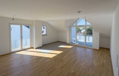 Lichtdurchflutete 4 Zi. Wohnung mit Dachterrasse & Balkon, ca. 101m² Wfl. TG-Plätze in Gilching (S8)