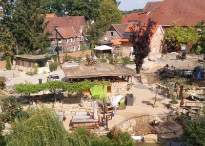 Exklusiv und außergewöhnlich: Anwesen direkt am Axtbach mit Beach und Erdmännchen (-gehege)