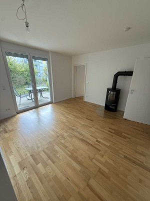 Pf.-Eutingen - attraktive 2 Zimmer-Einliegerwohnung mit Terrasse