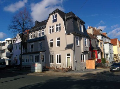 Sonnige 2-Zimmer-Wohnung in saniertem Altbau