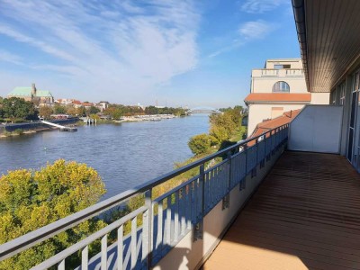 Exklusive 4-Zimmer-Penthousewohnung mit Elbblick und Sonnenbalkon – zentral und ruhig gelegen