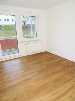 ** mit Balkon ** 2 Zimmer Wohnung in Werdau zu vermieten!