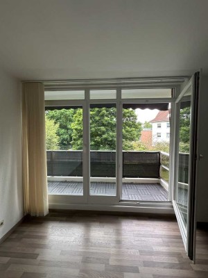 Sonnige 2-Zimmer-Wohnung - Aufzug, Balkon, EBK, TG-Stellplatz