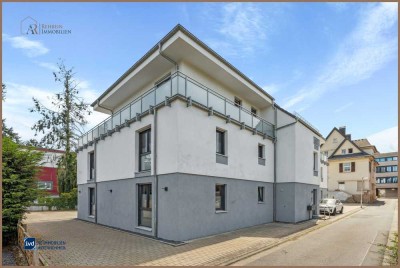 Lichtdurchflutete 2-Zimmer-Penthousewohnung im hochwertigen Mehrfamilienhaus mit eigenem Parkplatz