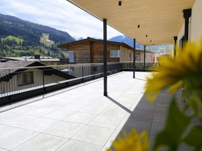 Holzbauweise in moderner Eleganz! Wohn- und Terrassenfläche im harmonischen Einklang