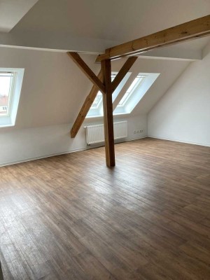 schöne 2-Zimmer-Dachgeschosswohnung