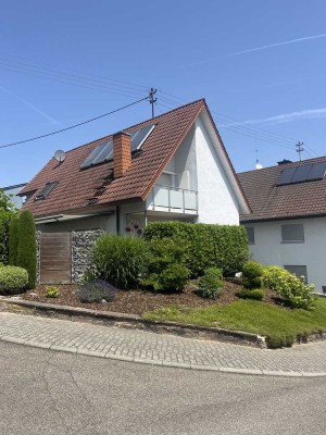 Freistehendes 5 ZKBB Einfamilienhaus mit 2 ZKB ELW. in angenehmer u. ruhiger Wohnlage