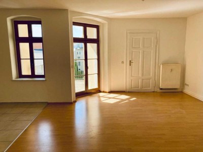 RESERVIERT - großzügige 4-Raum-Wohnung mit offener Küche, Balkon, Aufzug