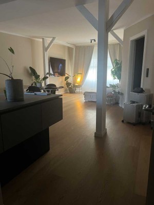 Möblierte 2,5-Zimmer Dachgeschosswohnung in Hamburg Eppendorf