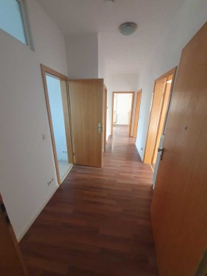 Helle 3Zimmer-Wohnung mit neuem Balkon nähe Bahnhof