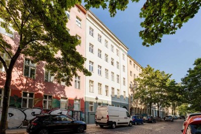 Top Investment -  Vermietete Altbauwohnung in Bestlage am Paul-Lincke-Ufer