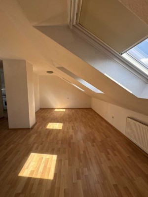 **KRIEGSHABER** Loftartige 1 ZKB- Wohnung mit viel Potenzial zum Schmuckkästchen Nähe Uniklinikum