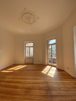 Altbaucharme trifft Citynähe – 4-Zimmer-Wohntraum in der Hellmundstraße